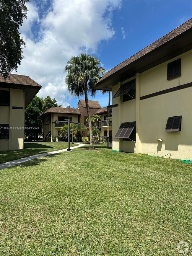 Building Photo - 7965 SW 86th St Unit 107 Rental