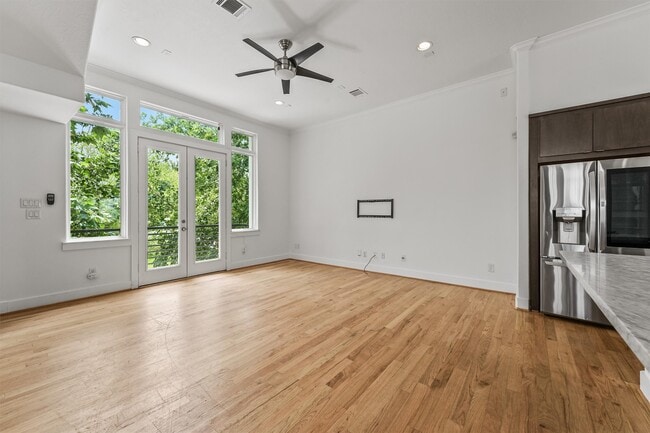 Photo - 3205 Baron St