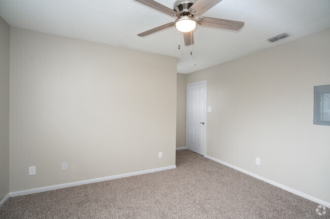 2BR, 2BA - 834SF - Primary Bedroom