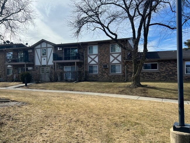 Building Photo - 9S110 Lake Dr Unit 14-107 Rental
