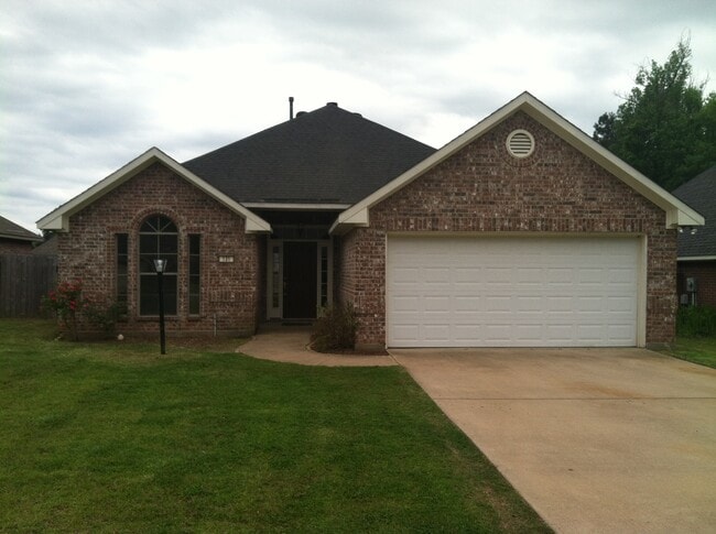 Building Photo - DOGWOOD SOUTH-GATED COMMUNITY-NICE HOME-CLOSE TO BAFB