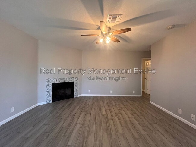 Photo - 408 W Blackhawk Dr