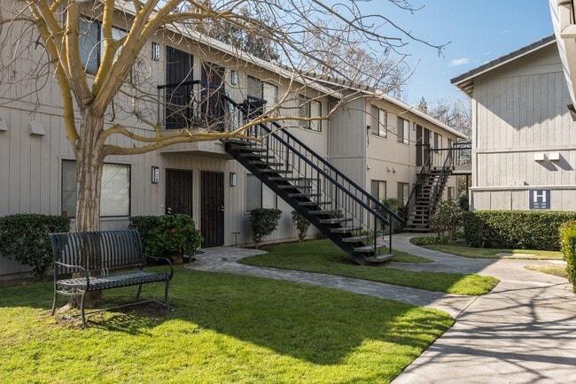 Manteca Golf and Tennis Villas