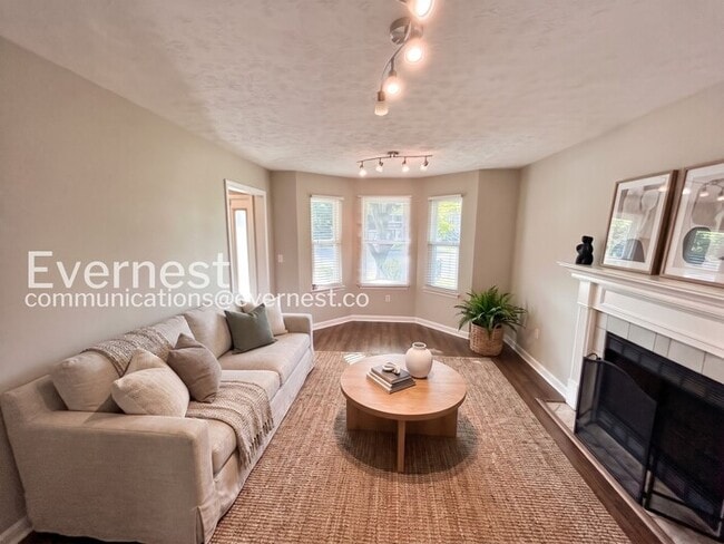 608 Doral Pointe