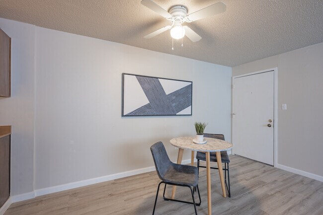 Photo - Candlewyck Apartments