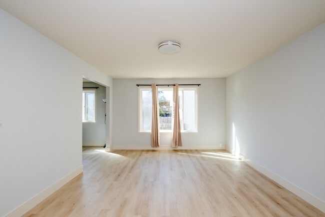 Building Photo - 185 Sickles Ave Unit #2