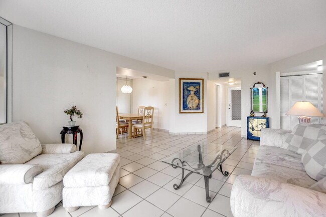 Photo - 3951 Via Poinciana Unit 114