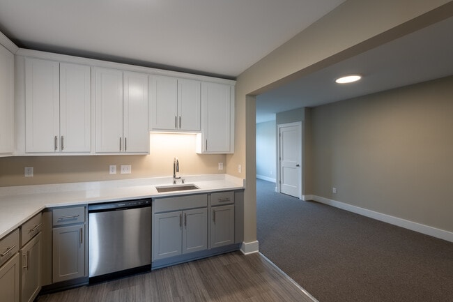 Photo - 2571 S Kinnickinnic Ave Unit 201