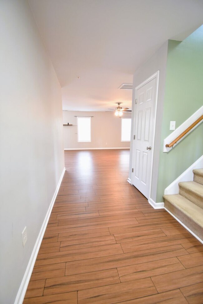 One Month Rent Free 3 Bedroom 2.5 Bathroo... Rental House Rental in