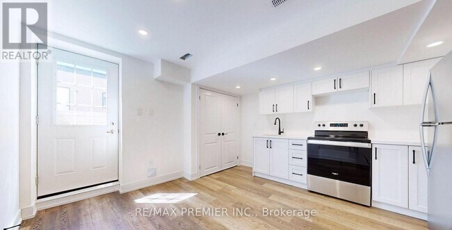 Photo - 208 McRoberts Ave