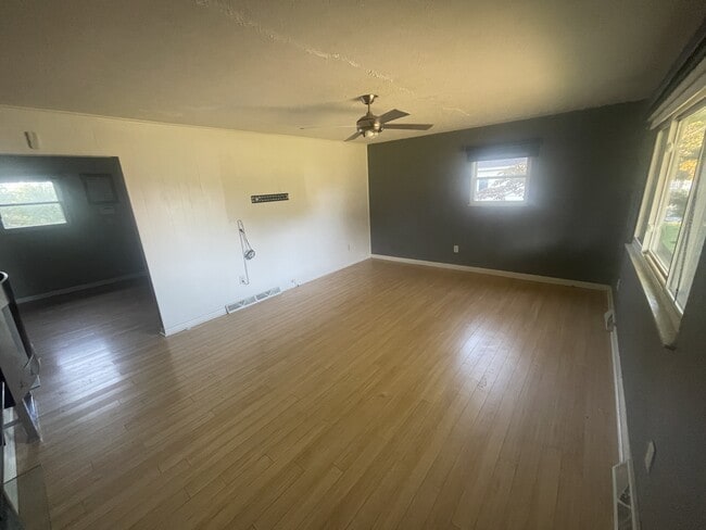 Photo - 221 Teel Rd