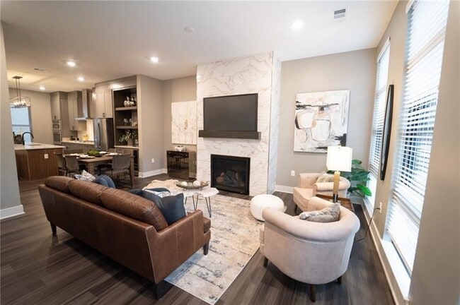 Building Photo - 1052 Fraser St