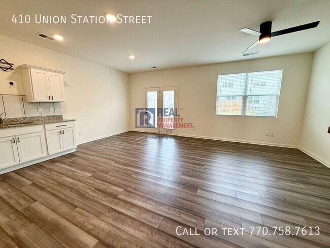 Photo - 410 Union Station St