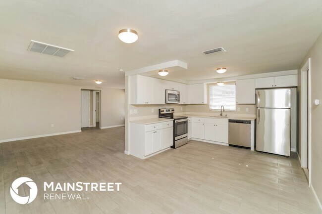 Photo - 7909 Hawthorn Dr