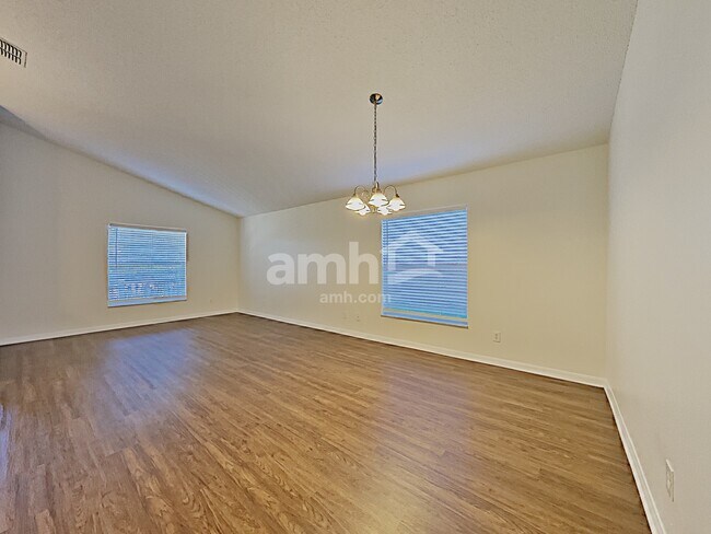Photo - 1066 Bluegrass Dr
