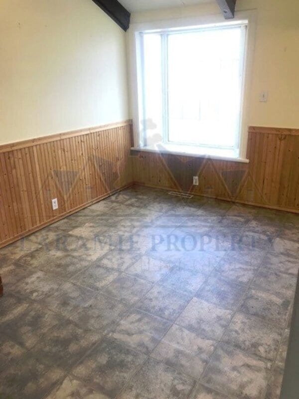 Photo - 911 E Steele St