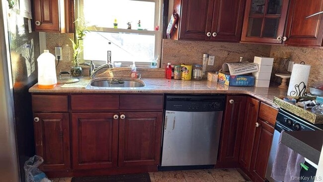 Photo - 85-18 241st St