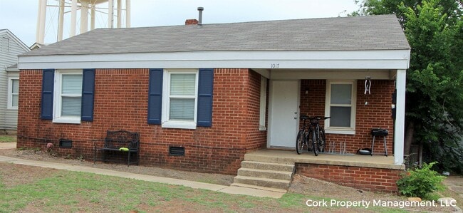 Photo - 1017 E Edwards St House