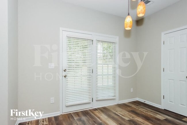 Photo - 105 Meandering Way Ln