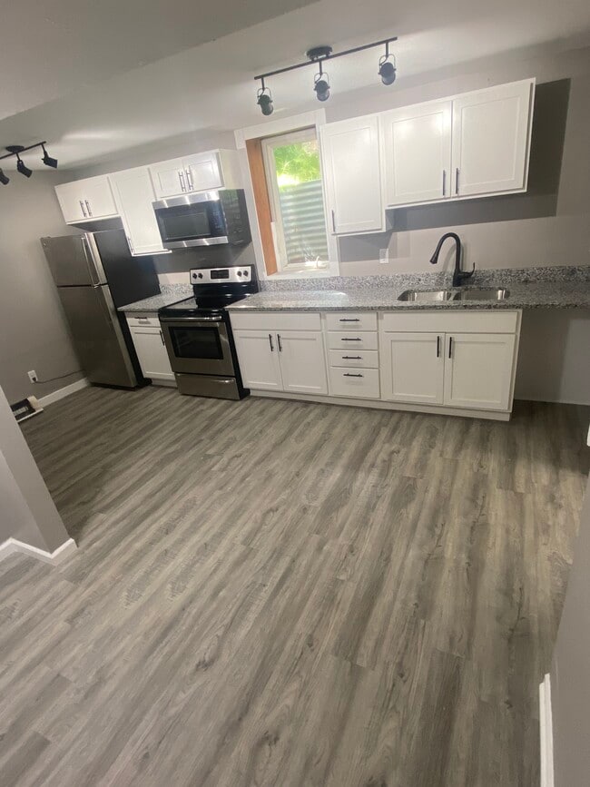 Photo - 332 Quincy St NE Unit 332 lower