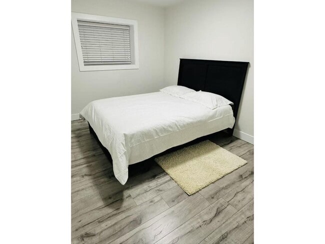 Photo - 2575-2166 166 St