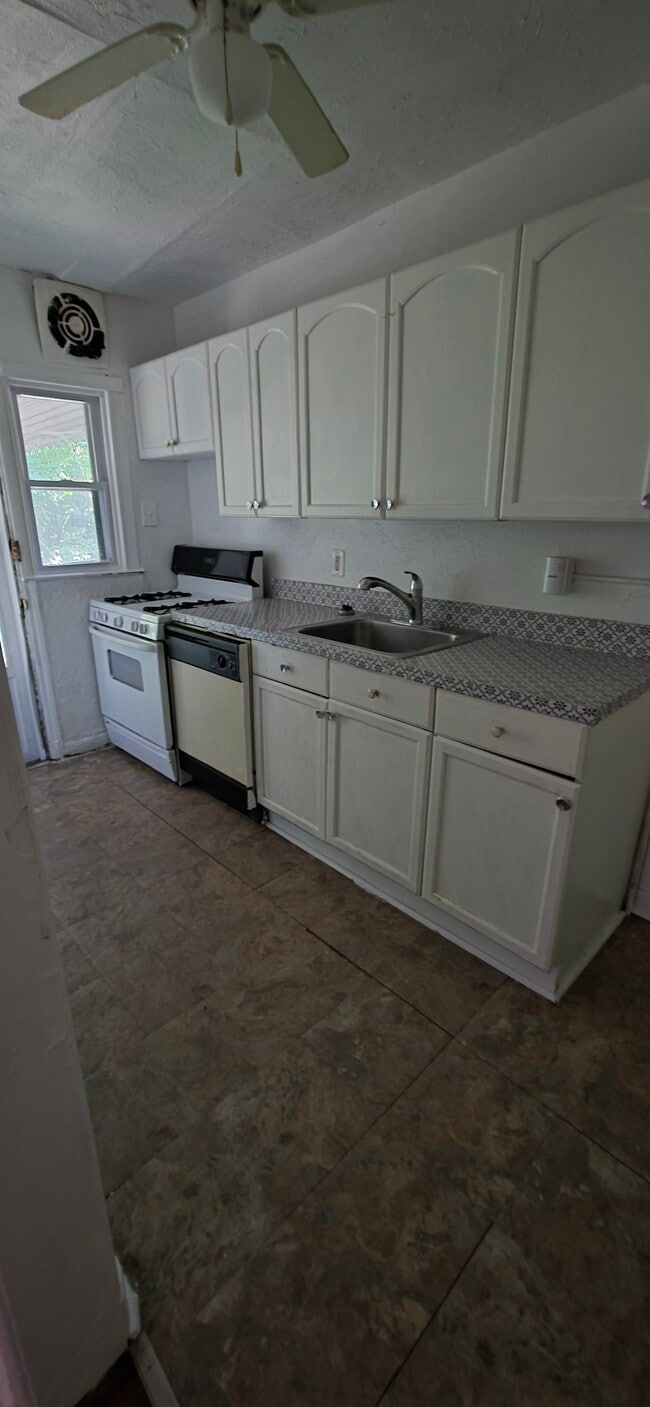 Photo - 3319 Presstman St