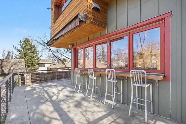 Photo - "Modern 4-Bed Boulder Retreat with Granite Elegance & Finished Basement!"