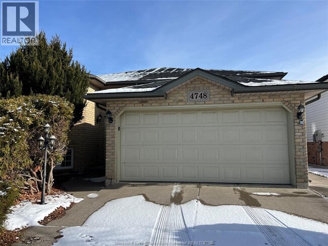 Photo - 4748 Juliet Crescent