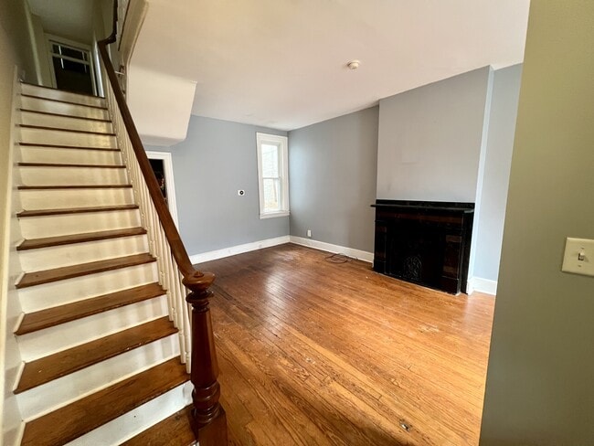 Photo - 533 W Walnut St