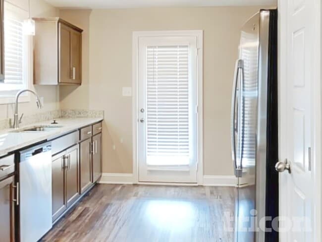 Photo - 1080 Dublin Dr