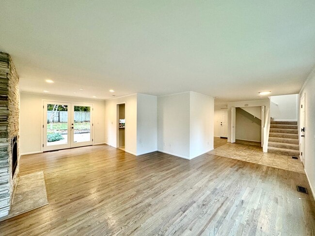 Photo - Spacious 4B Home in Desirable English Hill...