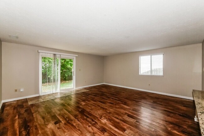 Photo - 812 Coolee Ln