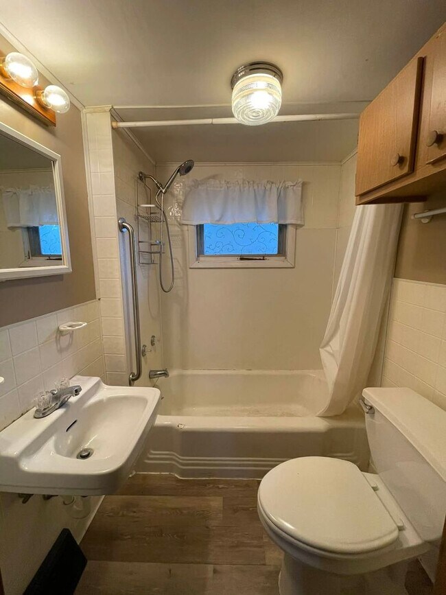 Photo - 1104 Anderson Ave Unit Lower