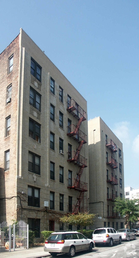Photo - 2807-2809 Claflin Ave Apartments