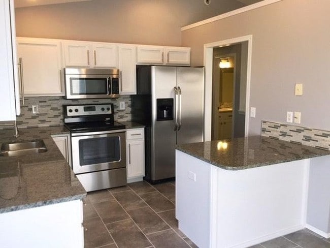 Photo - 708 S Red Oaks Cir