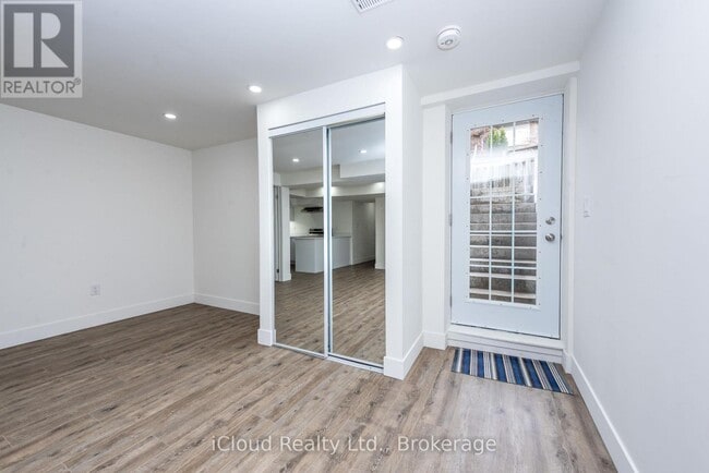 Photo - 899 Boyer Blvd