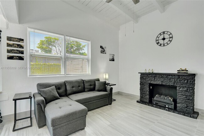 Photo - 1205 NW 3rd Ave Unidad A