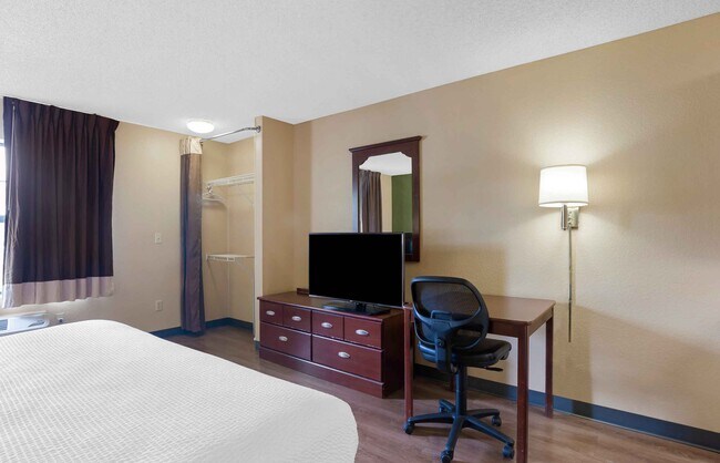 Furnished Studio-Raleigh - RDU Airport