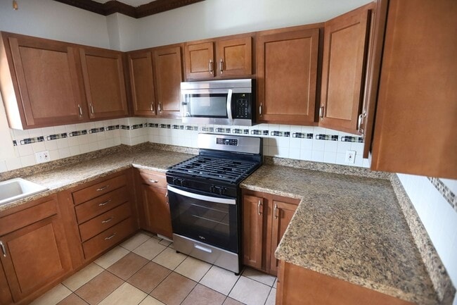 Photo - 639 Curve St SW