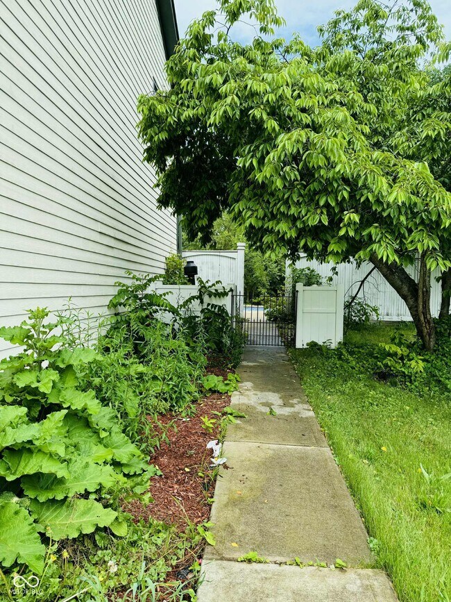 2435 S Ritter Ave