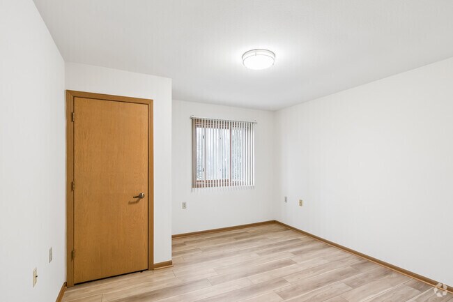 1BR, 1BA - 750SF - Bedroom
