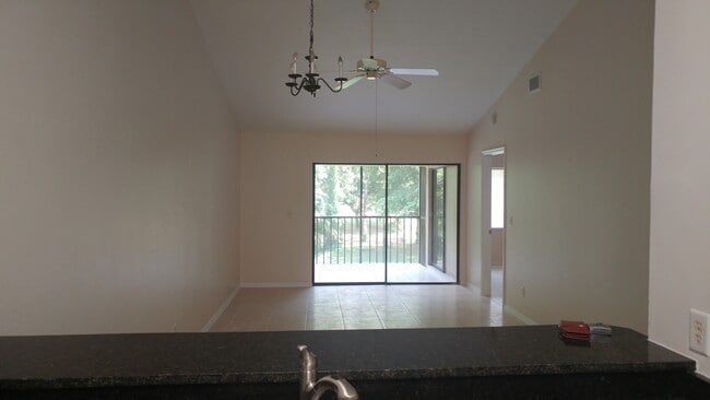 Vista larga desde la puerta principal - 5857 Rattlesnake Hammock Rd Unidad AugustaWoods202