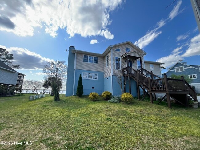 Building Photo - 321 Riverside Dr Rental