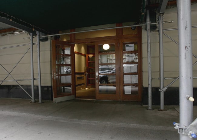 Photo - Trafalgar House Condominiums