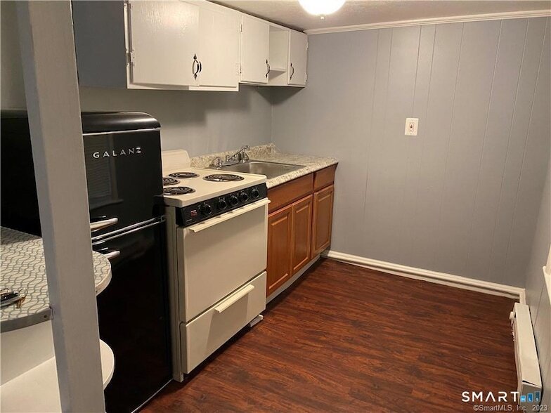 Photo - 139 N Main St