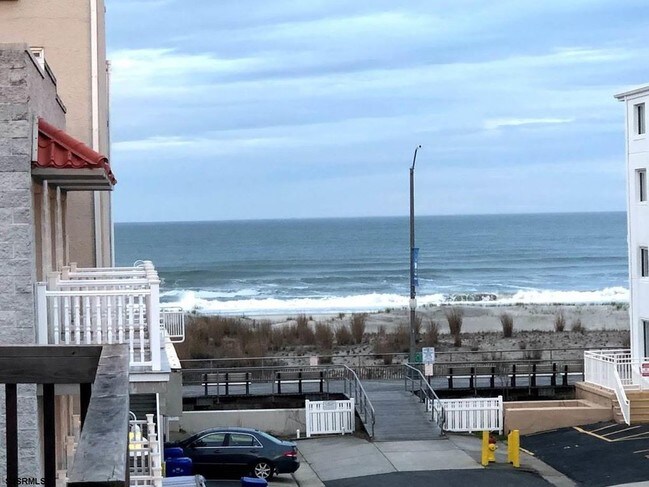 Ocean View - 107 S Victoria Ave Unit 4D