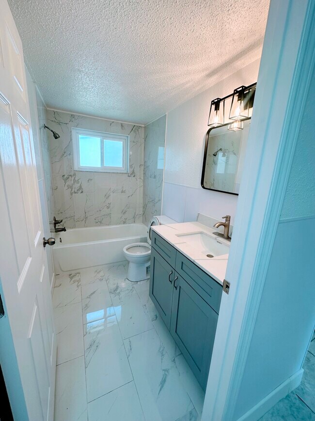 Photo - 8341 Wilkins St