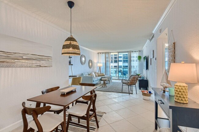 Photo - 2501 S Ocean Dr Unidad 308 (AVAILABLE MAY 20)