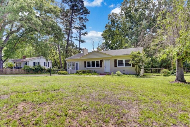Photo - 121 Marshdale Ave SW