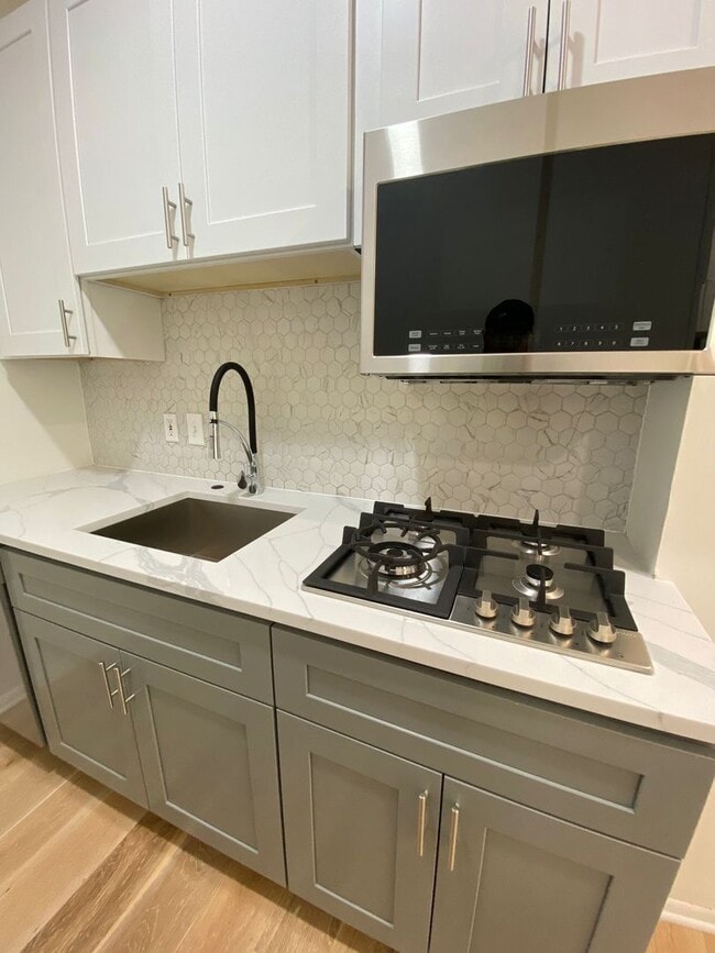 Photo - Beautiful studio unit located in a great area in fairmount- AVAILABLE NOW Unit 1F
